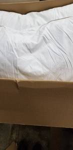 lot 1206 image: Pillow Set King Size