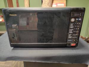 lot 2385 image: Panasonic Microwave 1000 Watt