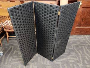 lot 2409 image: Tri-fold Divider (Black)