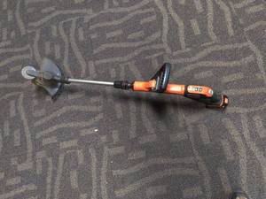 lot 2418 image: Black & Decker Cordless Weed Eater w 20v Battery