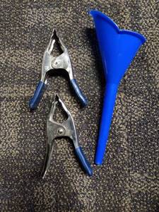 lot 2423 image: 2 Clamps and Funnel