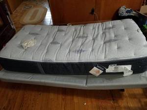 lot 3329 image: Anerican Adjustable Bed Frame with Beauty Rest Mattress. Twin TESTED AND WORKING