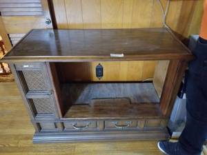lot 3331 image: Vintage Zenith Tv Case