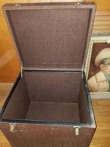 lot 3335 image: Wooden Box with Handle�