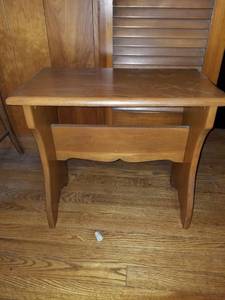 lot 3337 image: Small Wooden Vanity Bench