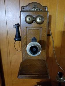 lot 3358 image: Vintage Telephone. Swedish American