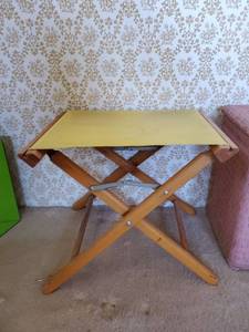 lot 3368 image: Yellow Folding Directors Seat