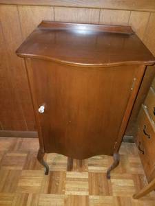 lot 3395 image: Vintage FileButler Cabinet.