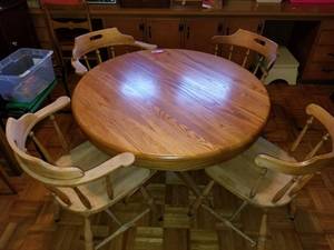 lot 3396 image: Dining Room Table with 4 Vintage Chairs.