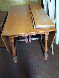 lot 3400 image: Pembrook Drop Leaf Table with 2 Leafs Solid Wood