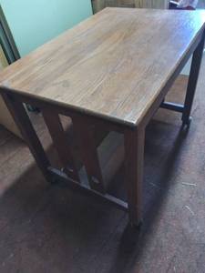 lot 3402 image: Solid Wood Oak Table