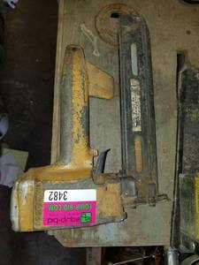 lot 3482 image: Air staple gun