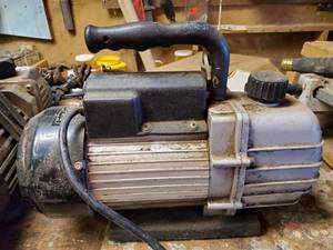 lot 3490 image: 2 Stage Vacuum Pump