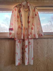 lot 6197 image: Vintage Vivente Short Sleeve White and Red Dress with Tulips