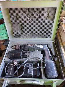 lot 6210 image: AEG Drill in Case with Battery