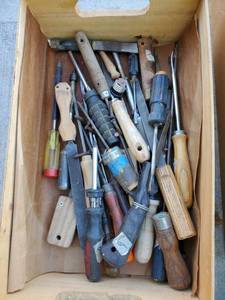 lot 6221 image: Lot of Hand Tools