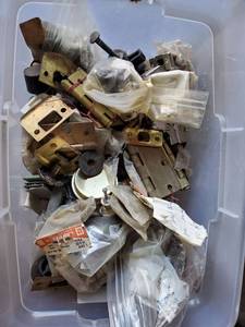 lot 6222 image: Lot of Door Knobs  Hinges  Brackets