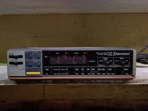 lot 6234 image: Emerson radio