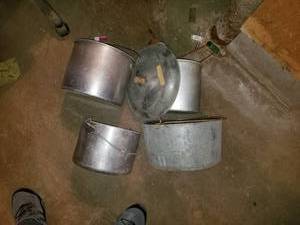 lot 6240 image: Lot of Aluminum Pots