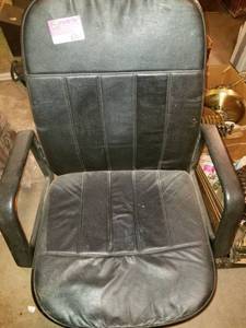 lot 6264 image: Black office chair