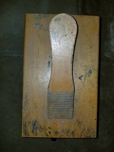 lot 6265 image: Wooden shoe shiner box