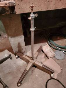 lot 6279 image: Vintage Light Stand on Wheels