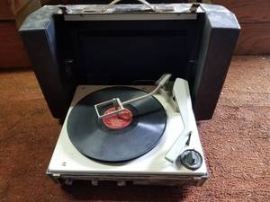 lot 6300 image: Vintage record player