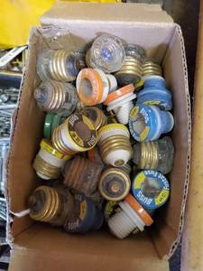 lot 6323 image: Lot of Fuses