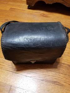 lot 7555 image: Studio Bag with Bulbs