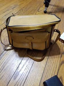 lot 7571 image: Vintag Yellow Camera Bag