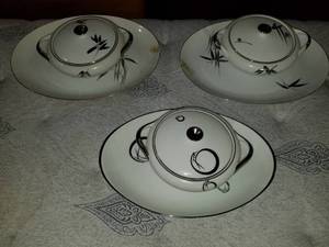 lot 7576 image: Lot of Fine China. with Silver Trim 3Bowls and 3Platters