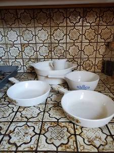 lot 7601 image: Lot of Corningware and Texas Ware Plastic Creamer Dish