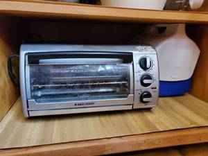 lot 7606 image: Black & Decker Toaster Oven  Igloo Lunch Box