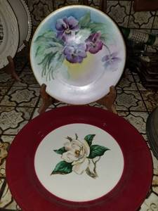 lot 7612 image: Lot of 2 Floral Plates. 1 with Stand