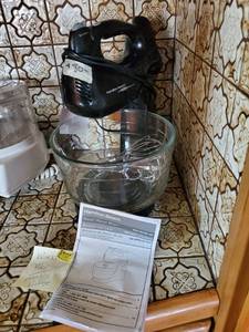 lot 7629 image: Hamiliton Beach Hand Stand Mixing Bowl -Black with Manual