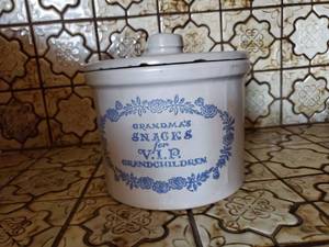 lot 7632 image: Stoneware Grandma Snack Jar