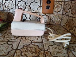 lot 7633 image: Vintage Pink Westinghouse Mixer - No Attachments Just Mixer