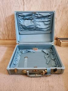 lot 7640 image: Samsonite Powder Blue Carry On with Key