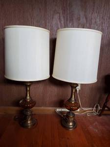 lot 7670 image: Pair of Amber Glass With Brass Base Lamps