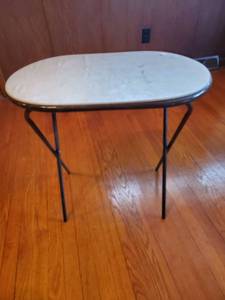 lot 7683 image: Oval TV Tray