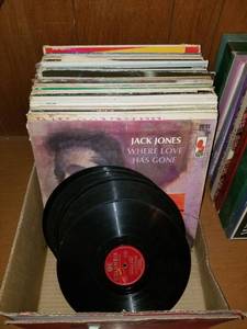 lot 7696 image: Lot of Vinyl Record with A Couple Small Vinyl