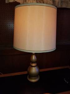 lot 7712 image: Lamp With Lamp Shade Tested and Working