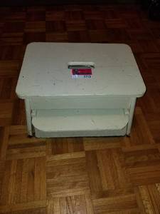 lot 7713 image: White Wooden step Stool with Handle