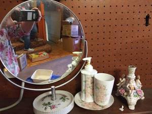 lot 7724 image: Floral Large Mirror Candle Holder Bath Set