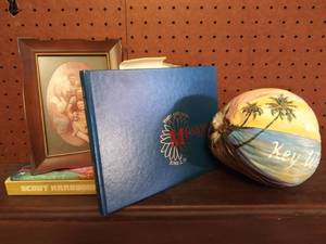 lot 7725 image: Lot 3 Books Frame Painted Coconut