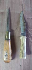 lot 7758 image: Lot of 2 Knives