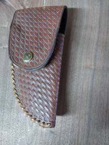 lot 7762 image: Handmade Leather Sheath with Clip