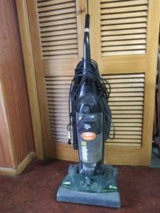 lot 7787 image: Dirt Devil EnVision 12 Amp Bagless Vacuum