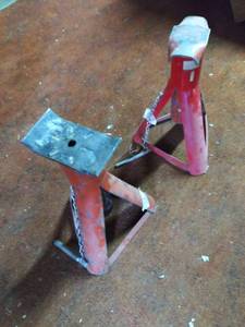 lot 7793 image: Jack Stands