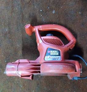 lot 7796 image: Black and Decker Leaf Hog Leaf Blower And Vac